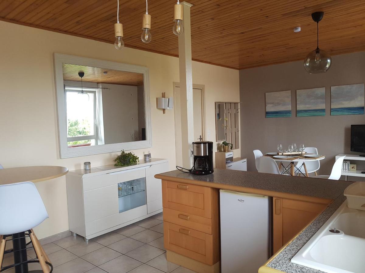 A Deux Pas Du Port De Locquirec Apartment Exterior photo