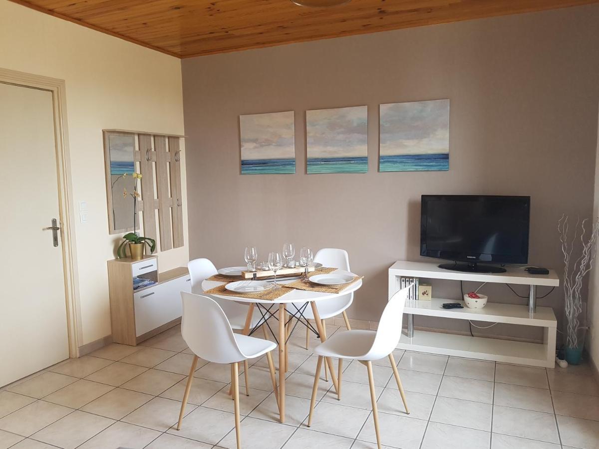 A Deux Pas Du Port De Locquirec Apartment Exterior photo